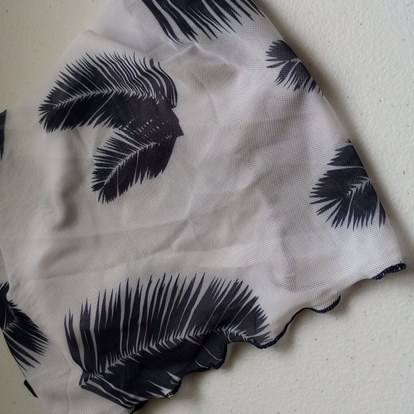 Leaf Print Three-Piece Bikini Set - Picture 9 of 13